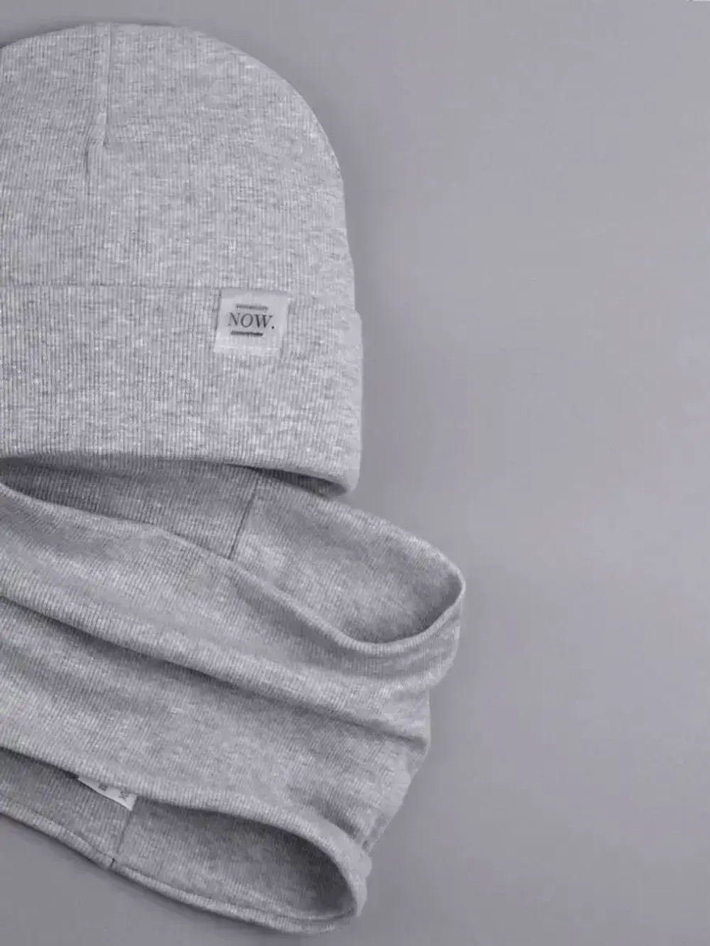 Шапка трикотажная демисезонная и снуд для детей