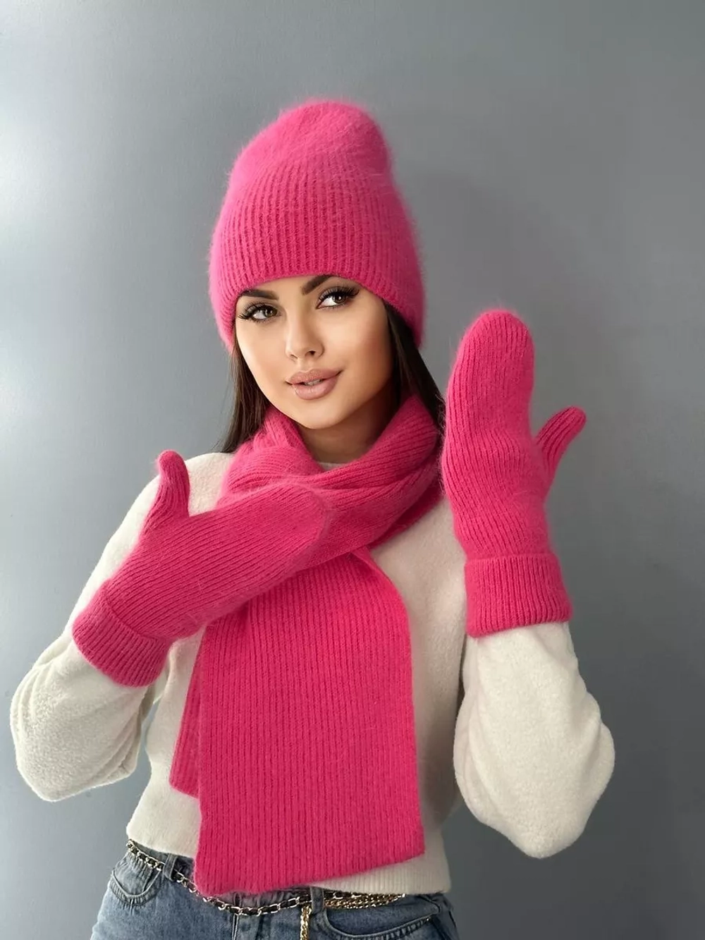 Комплект зимний шапка с шарфом и перчатками теплый вязаный