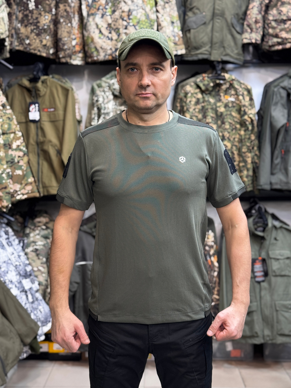 Футболка олива с патчем