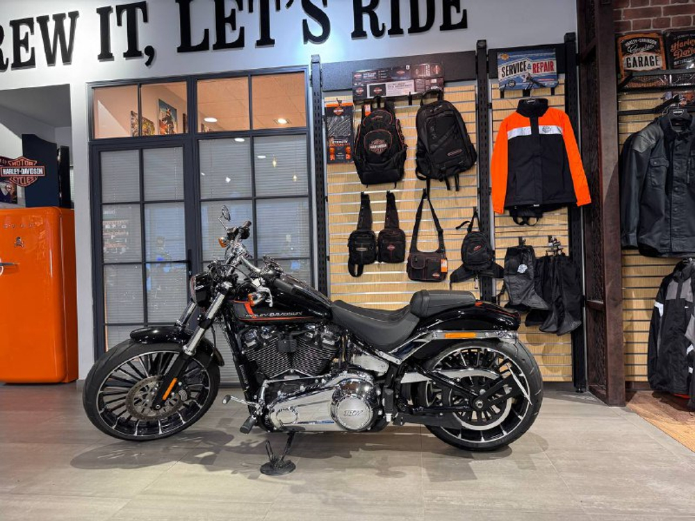 Harley-Davidson BREAKOUT 117 (Vivid Black) с НДС