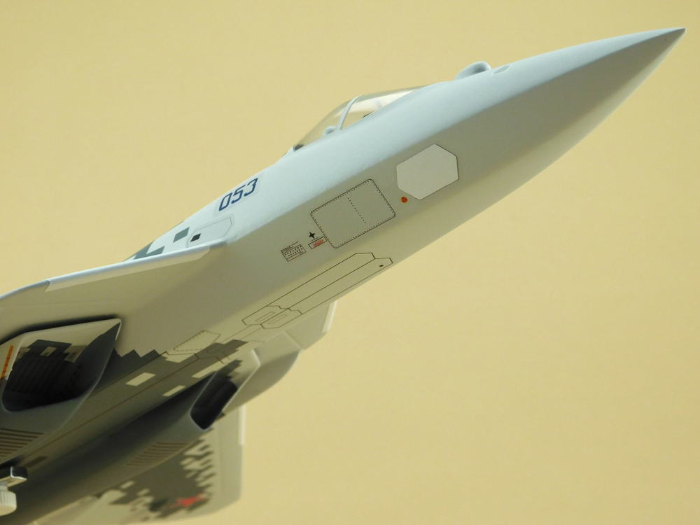 Модель самолета Су-57 (М1:48, 053, Пиксели светлые)