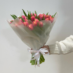 Букет из 49 пионовидных розовых оранжевых тюльпанов в матовой упаковке