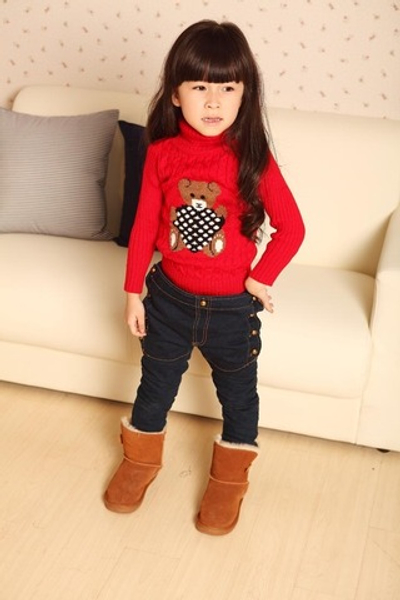 Свитер рельефной вязки с горлом и контрастным рисунком