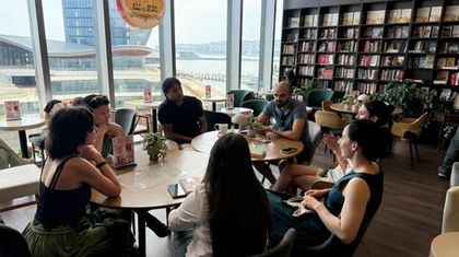 İngilisdilli Kitab Klubunda “Lessons in Chemistry” əsəri müzakirə olundu!