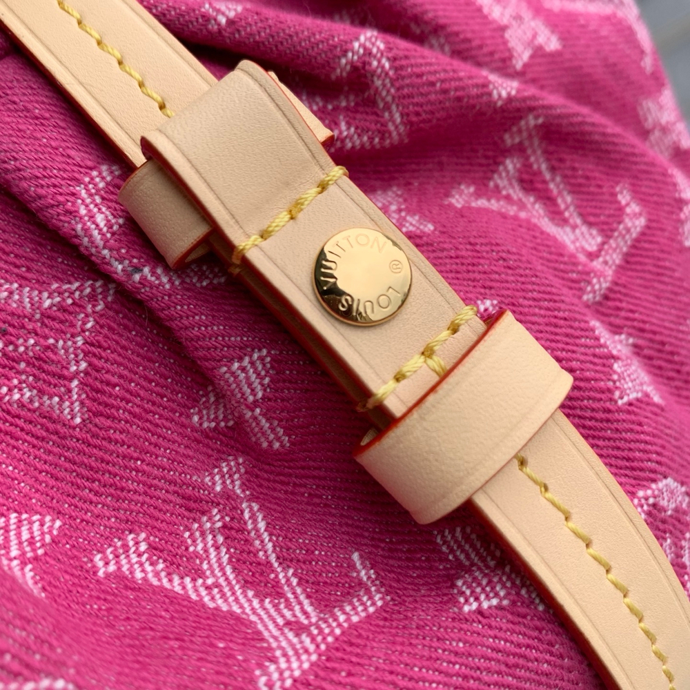 Louis Vuitton Pochette Valley