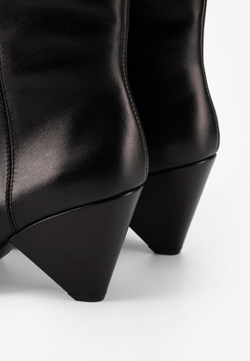 Ботфорты // Karin // Black