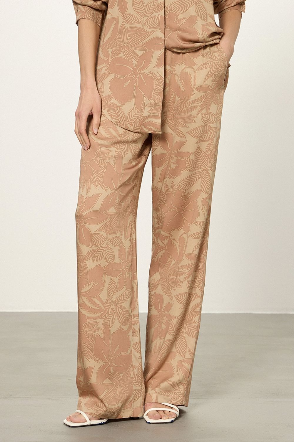 Брюки Палаццо на резинке бежевый принт вискоза