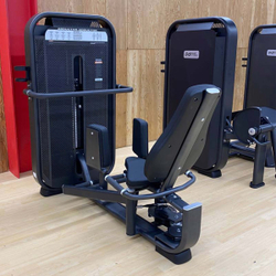 E7021  Сведение/Разведение ног сидя. Стек 135 кг