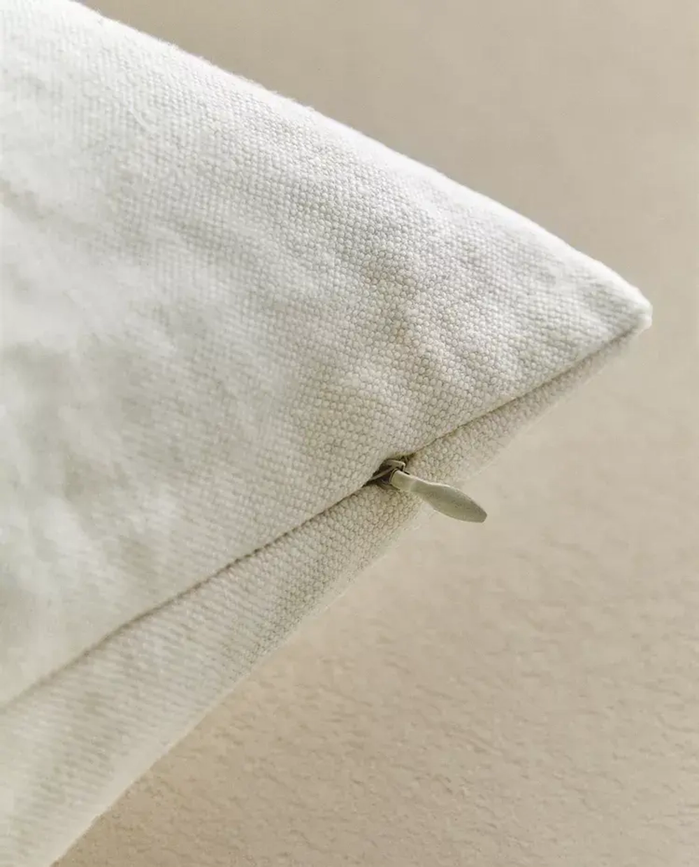 ZARA HOME ЛЬНЯНАЯ НАВОЛОЧКА ДЛЯ ДЕКОРАТИВНОЙ ПОДУШКИ, ЖЕЛТОВАТО-БЕЛЫЙ