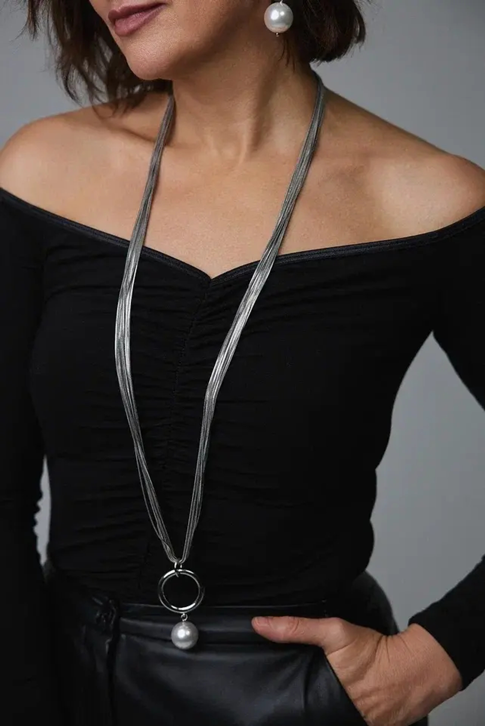 Колье длинные цепи с крупной жемчужиной, оттенок серебро