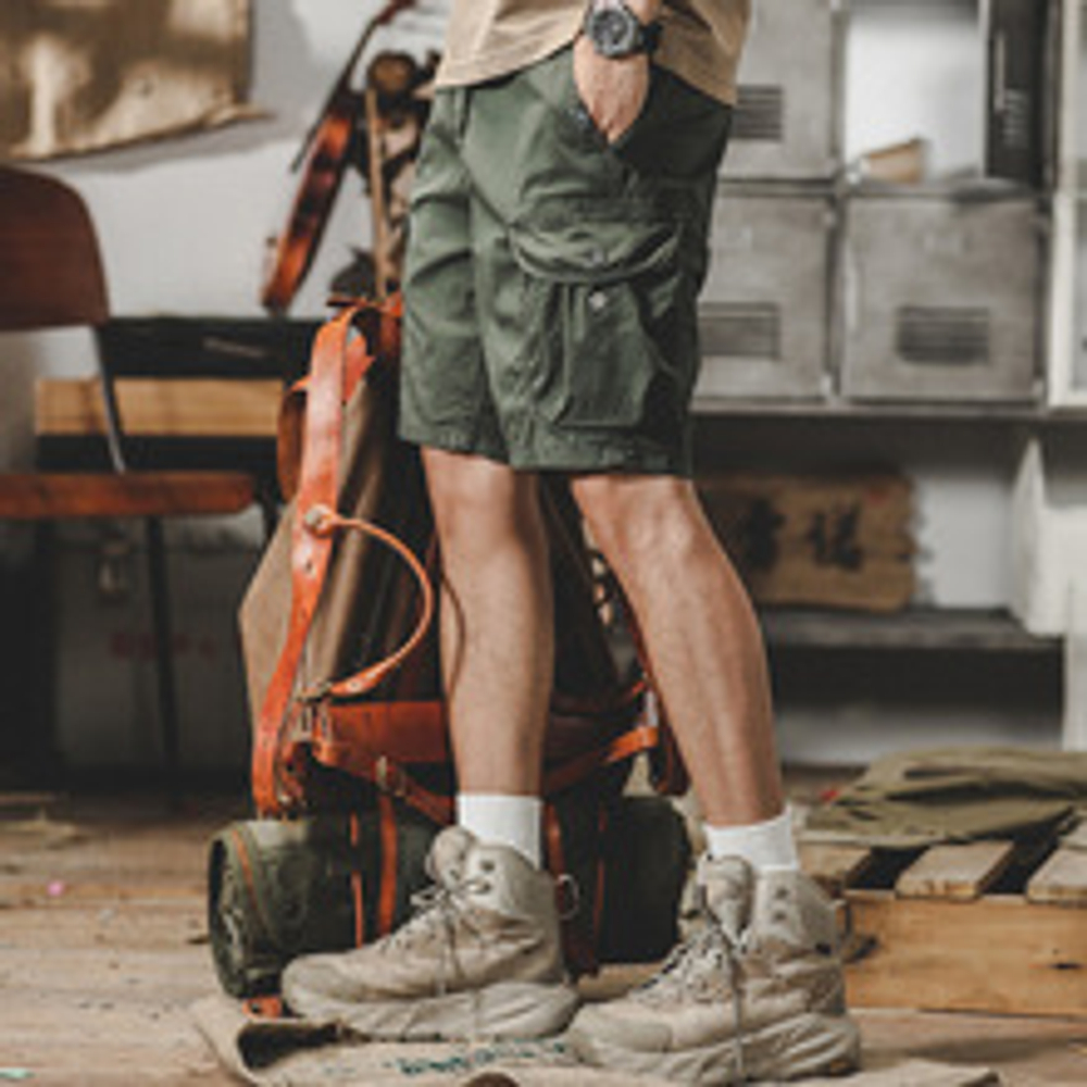 Эластичные шорты мужские с накладными карманами из хлопка 95%