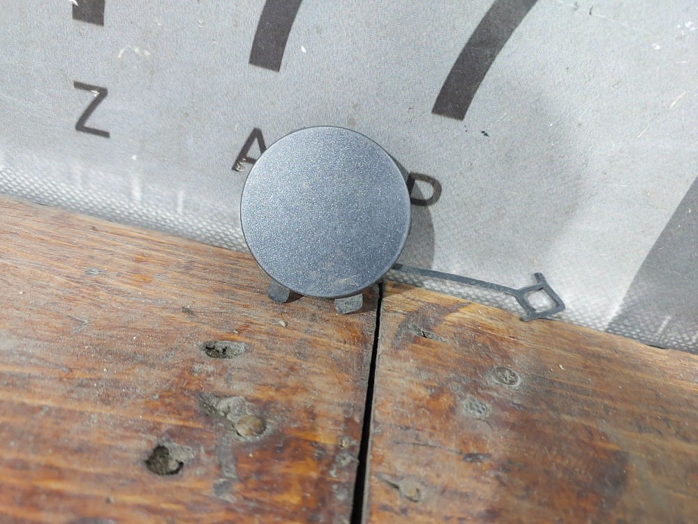 Заглушка буксировочного крюка Jaguar F-Pace 16-20 Б/У Оригинал HK8317F011BA