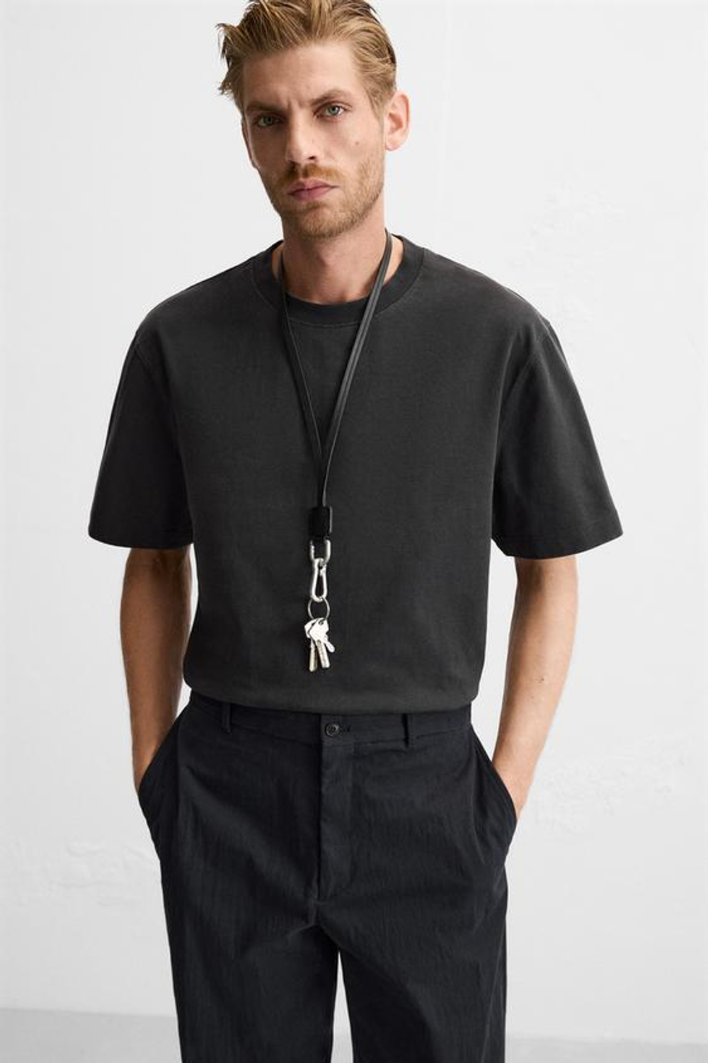 ZARA ФУТБОЛКА HEAVY WEIGHT ИЗ ТКАНИ С ЭФФЕКТОМ ПОТЕРТОСТИ, ТЕМНЫЙ АНТРАЦИТ