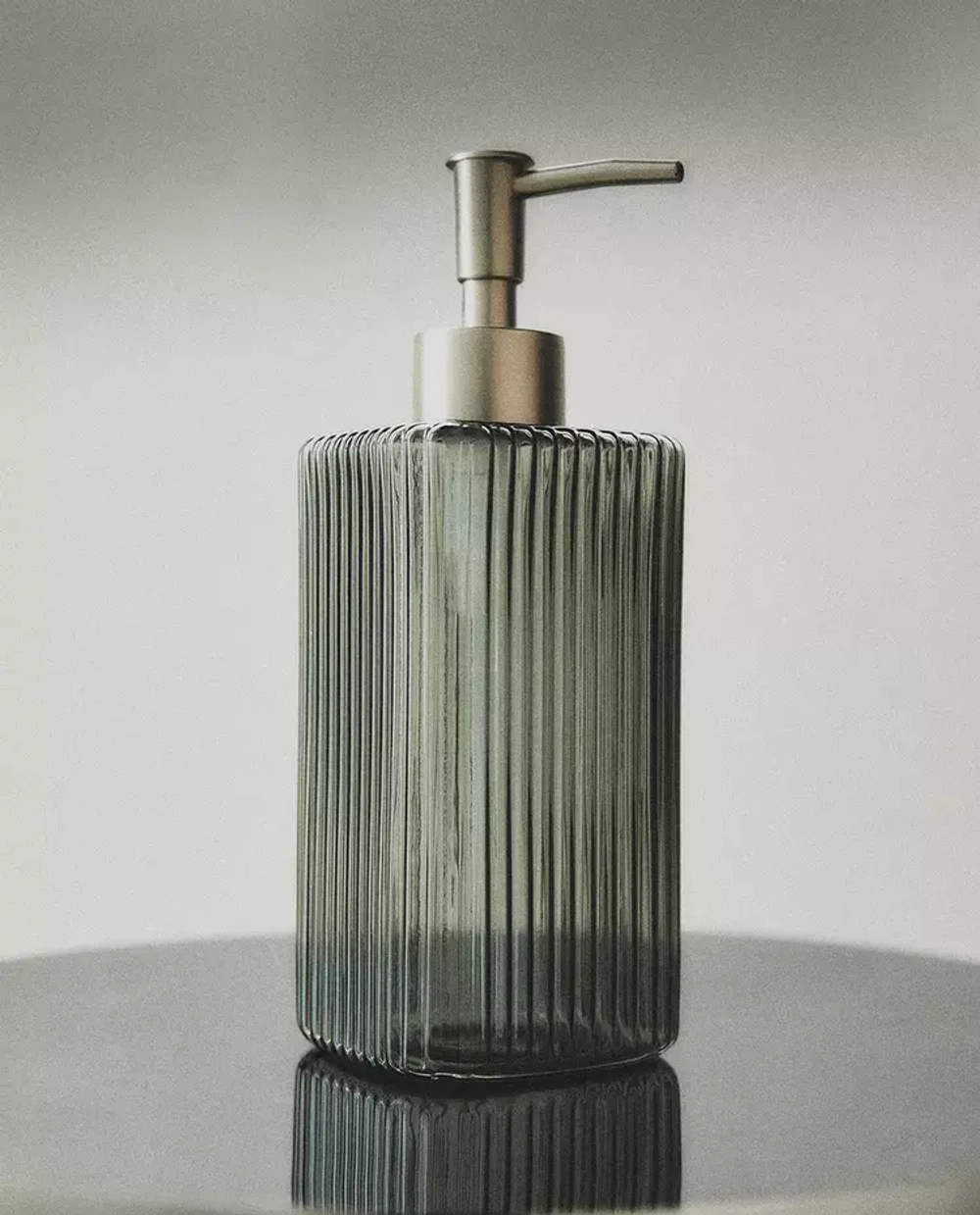 ZARA HOME ДОЗАТОР МЫЛА ИЗ ТЕРМОСТОЙКОГО СТЕКЛА, СЕРЫЙ