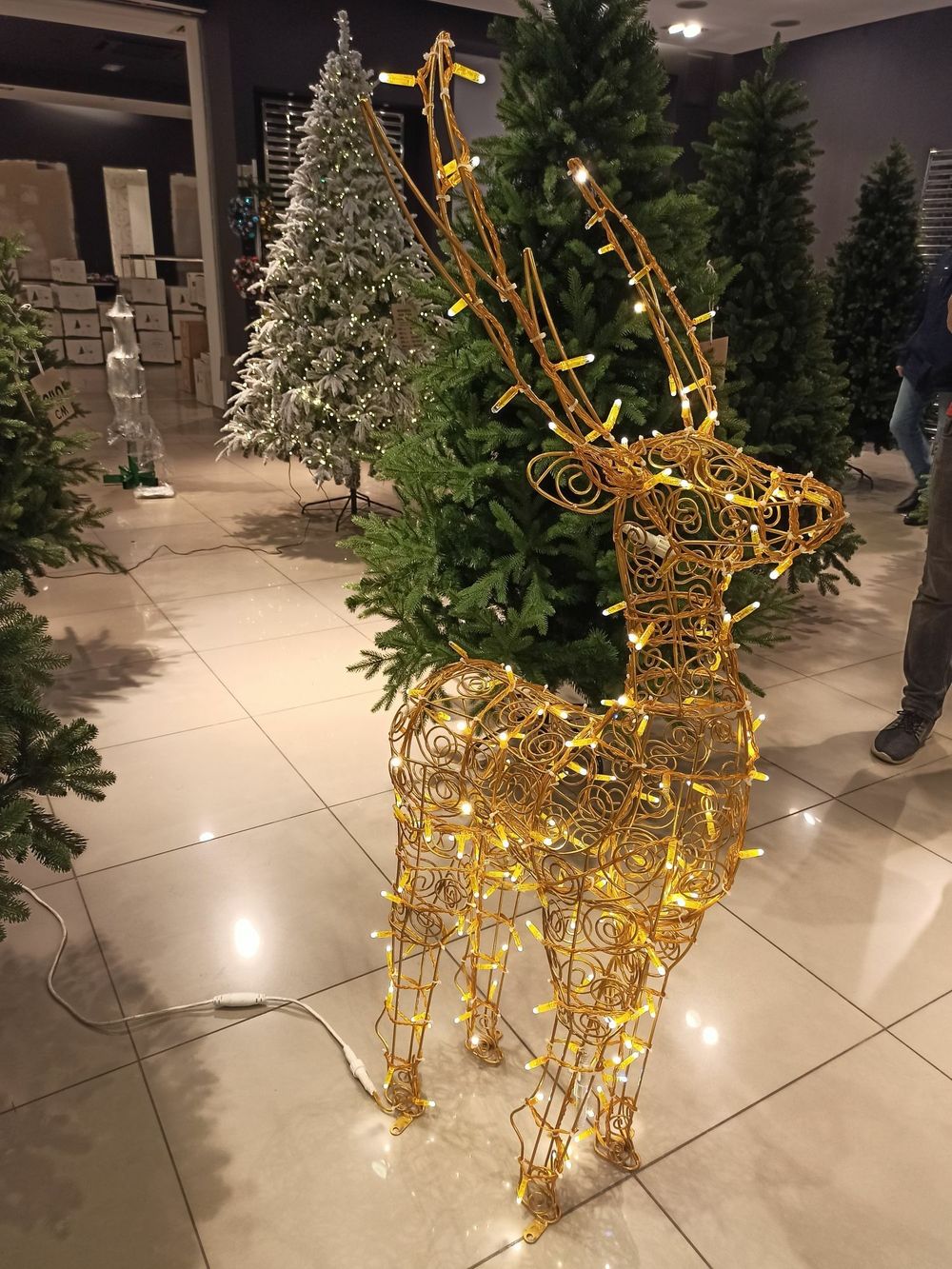 Световая фигура "олень ажурный" каркас золотого цвета