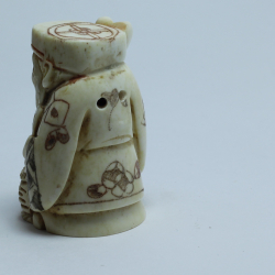 Нэцкэ Дзюродзин с посохом и большой корзиной рыбы