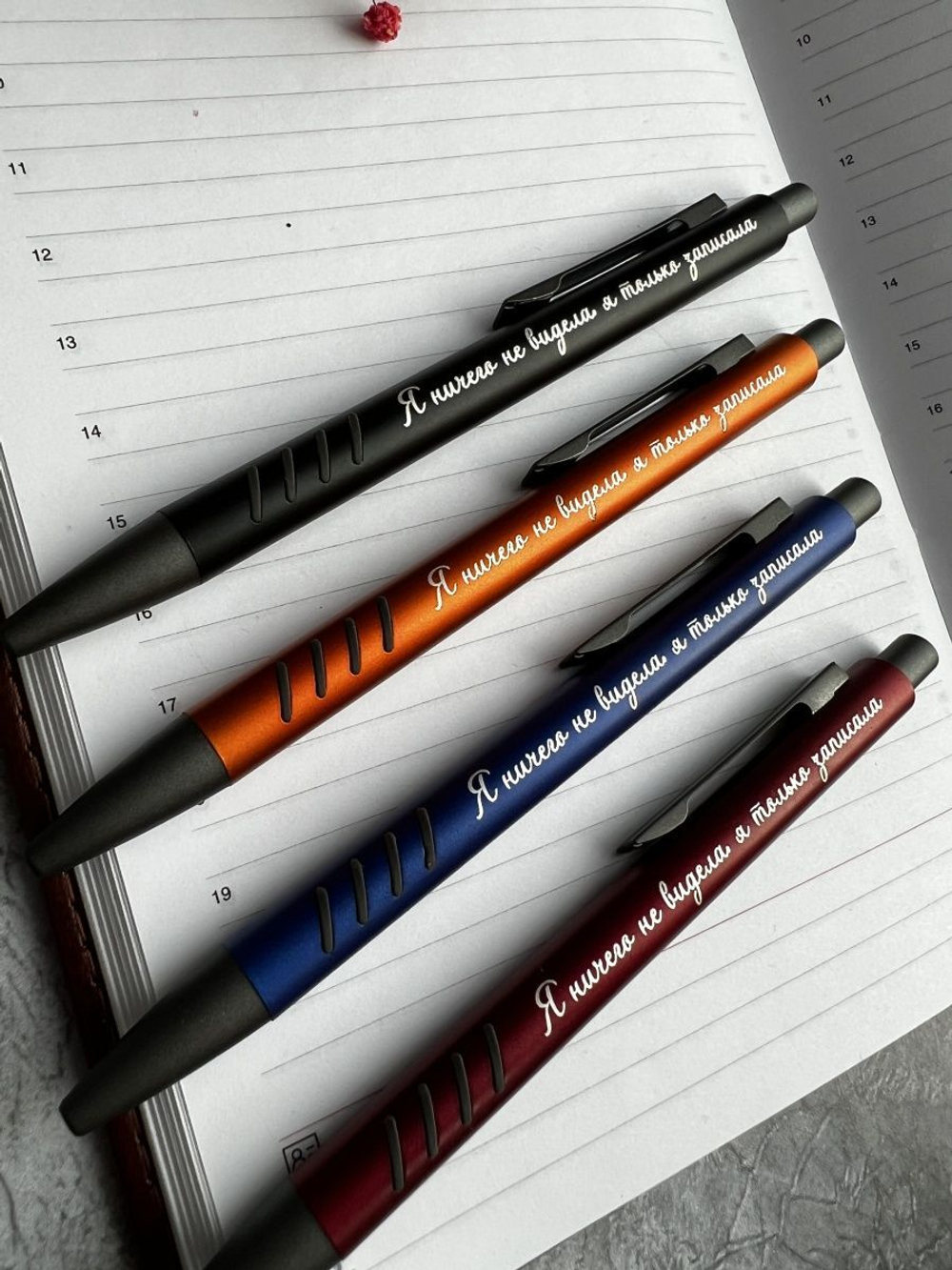 Ручка с гравировкой в коробке на подарок