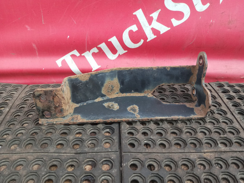 Кронштейн подножки правый 2017г