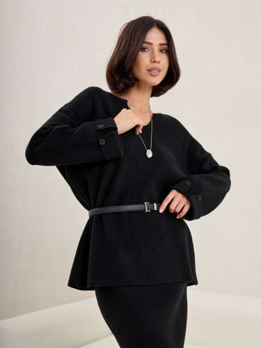 Черный трикотажный костюм с юбкой