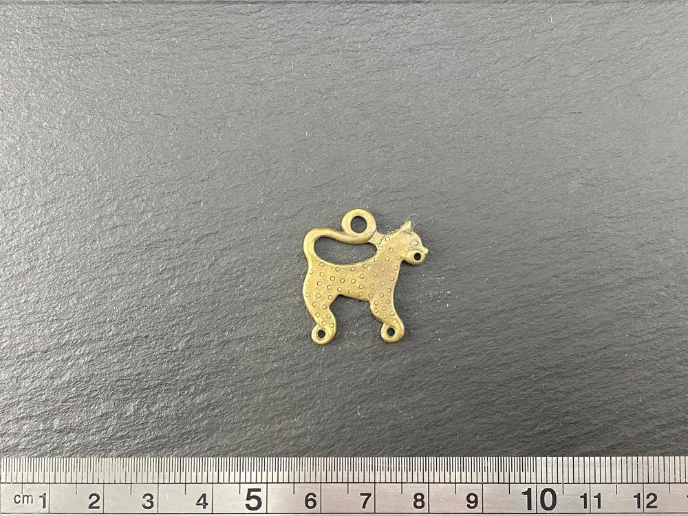 Подвеска. Рысь" плоская с точками