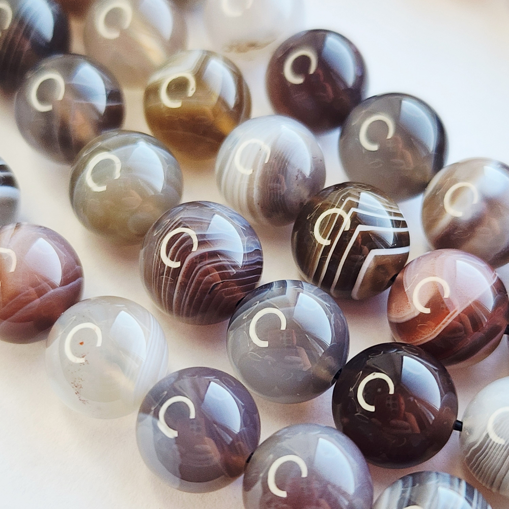 Агат Ботсвана, гладкий шар 8.2 - 8.4мм, цена за нить 13см