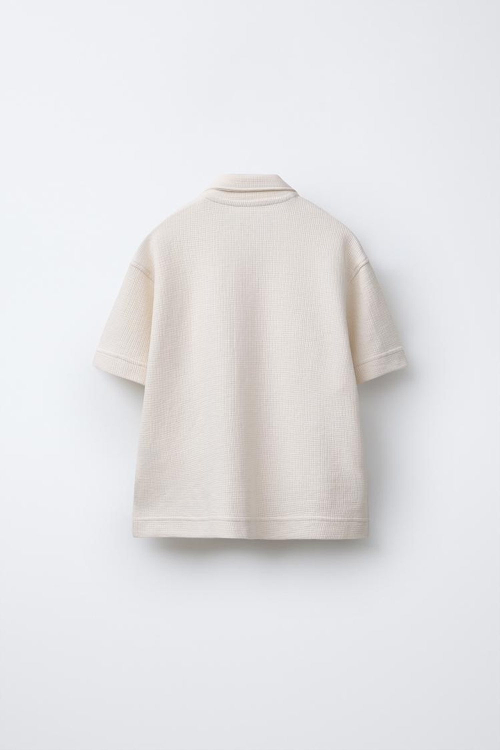 ZARA КОМПЛЕКТ ИЗ РУБАШКИ И ШОРТОВ-БЕРМУДОВ ИЗ РЕЛЬЕФНОЙ ТКАНИ, ЖЕЛТОВАТО-БЕЛЫЙ