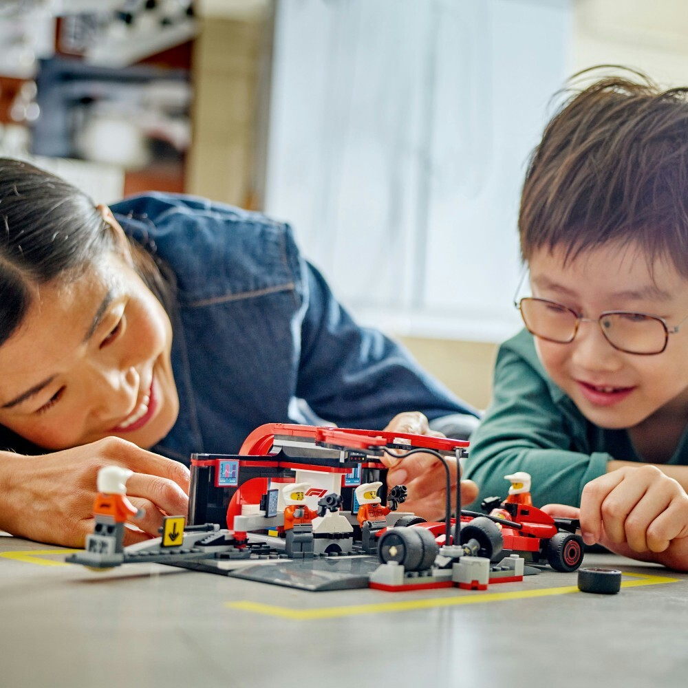 LEGO City - F1 Пит-стоп и механики с машиной Ferrari 60443