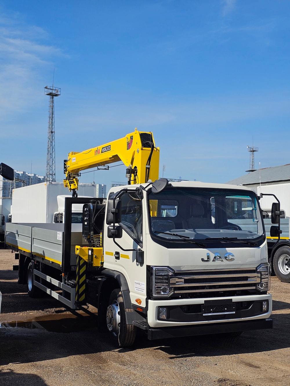 JAC N120X бортовой с КМУ Hyva HST6.3E3