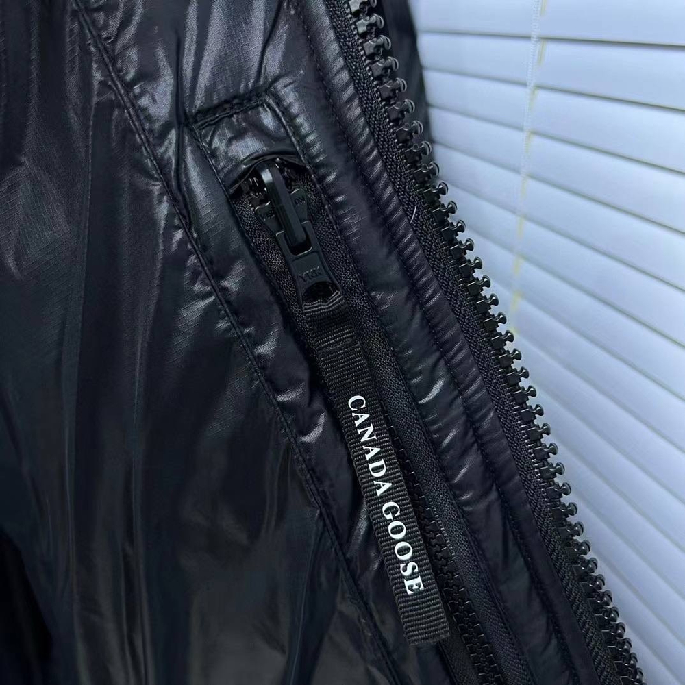 Пуховик Canada Goose