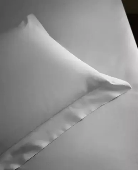 ZARA HOME НАВОЛОЧКА ИЗ ПЛОТНОГО САТИНА, БЕЛЫЙ