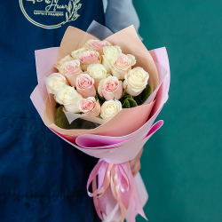 15 белых и розовых роз Эквадор