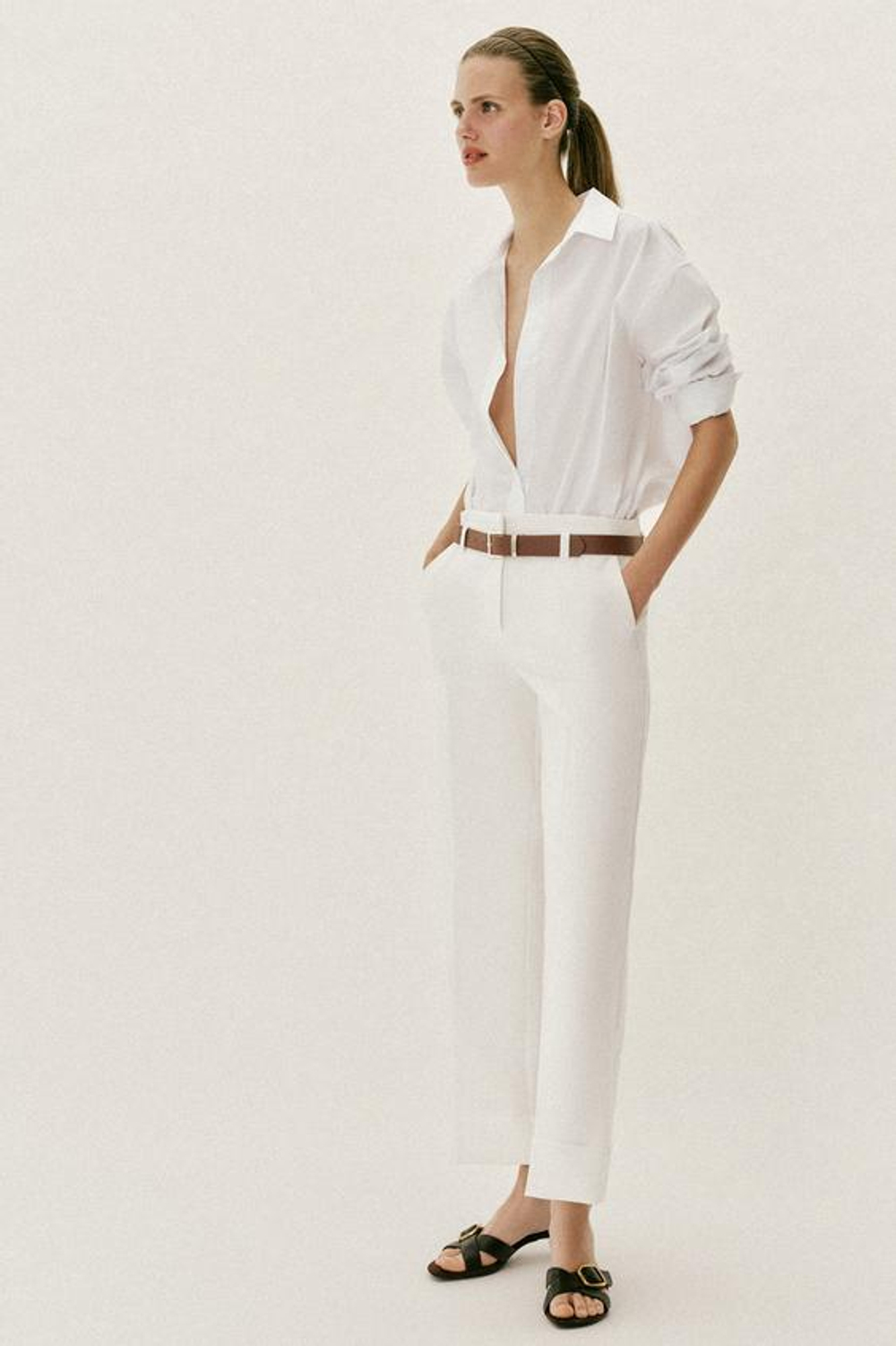 ZARA БРЮКИ С ОТВОРОТАМИ И РЕМНЕМ, БЕЛЫЙ