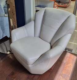 Кресло с пуфом Кристалл Britannica. Натуральная кожа, поворотный механизм.