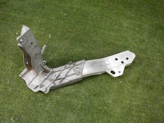 Кронштейн передней панели Mercedes GLC X253 15-22