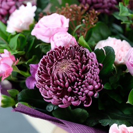 Нежный букет с премиум-хризантемами "Сокровенное"