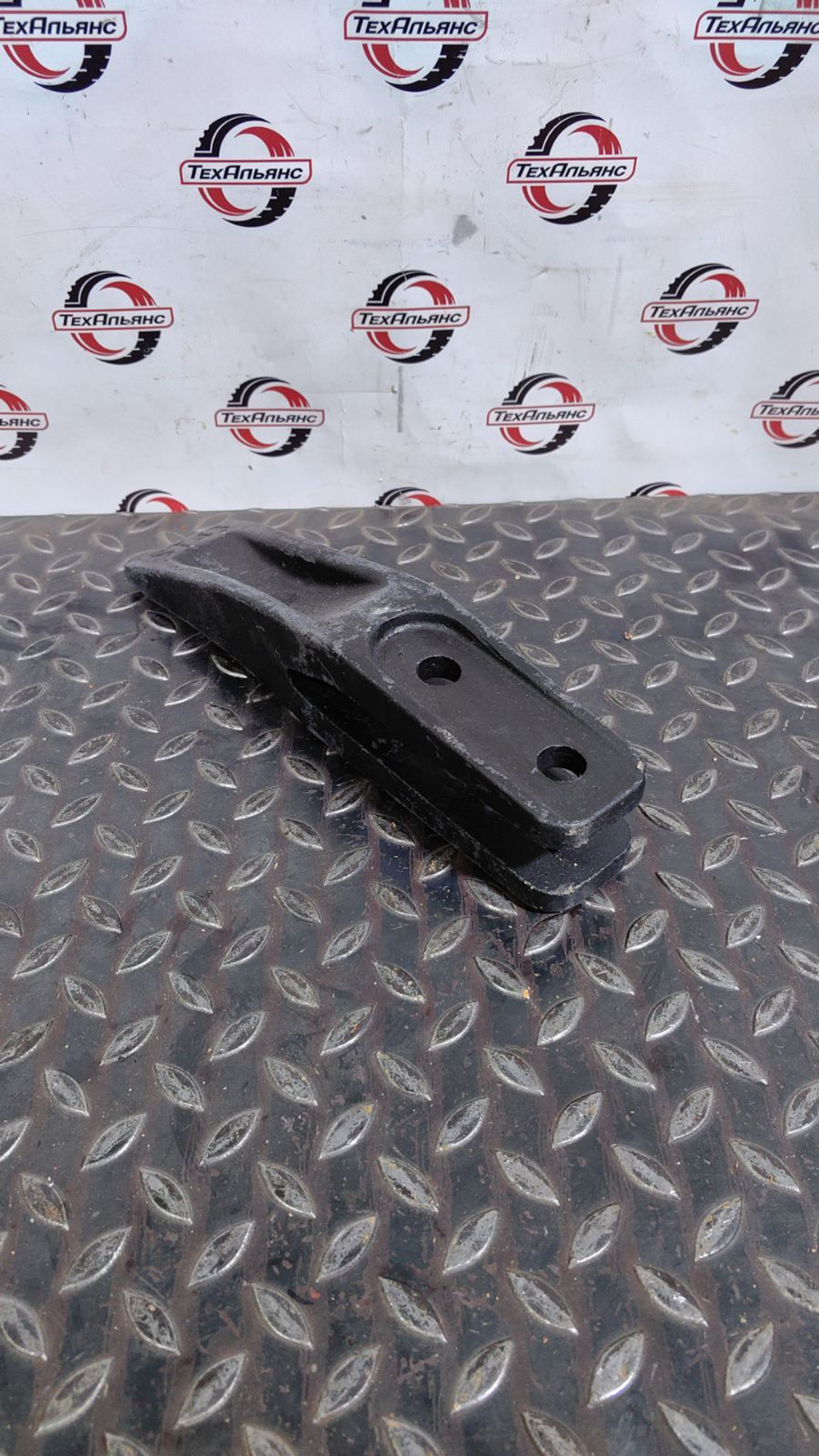 Зуб болтовой C02B96 центральный