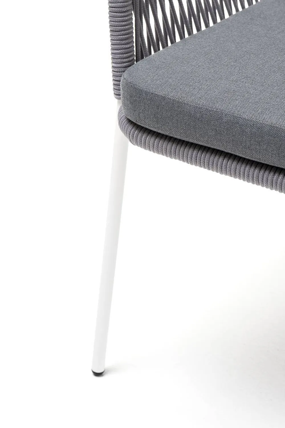 "Лион" стул плетеный из роупа, каркас из стали белый муар, роуп светло-серый круглый, ткань светло-серая