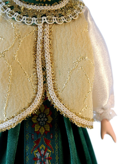 Кукла коллекционная в праздничном девичьем костюме