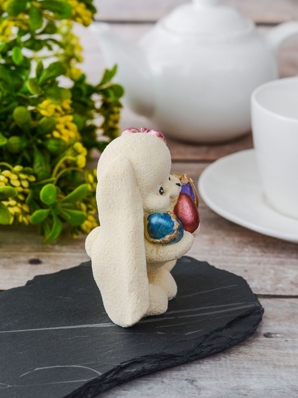 Фигурка на торт "Пасхальный зайка"