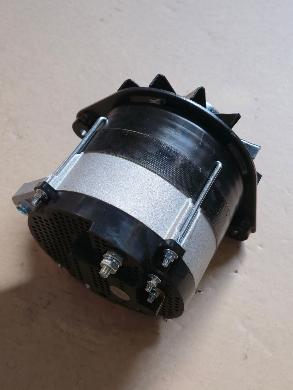 Генератор КАМАЗ дв.740.40, 740.50 ЕВРО-2, 3 поликлиновой шкив 28В 80А