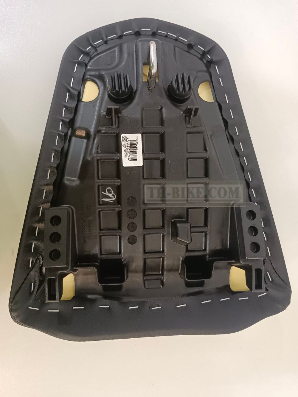 77300-MGZ-J01.  SEAT ASSY., PILLION. Pillion seat Honda CBR500, CB500F 2013-2015