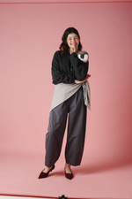 Брюки-бананы из хлопка графитового цвета