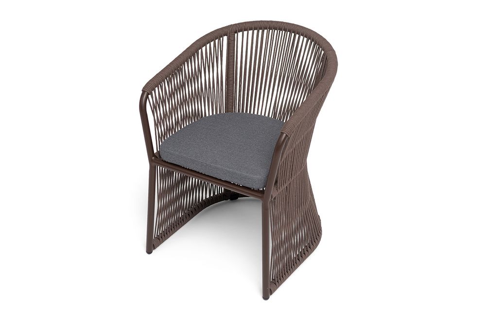 "Романо" стул плетеный из роупа, каркас алюминий коричневый (RAL8016) муар, роуп коричневый круглый, ткань темно-серая 027