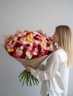 Букет из 101 кустовой розы