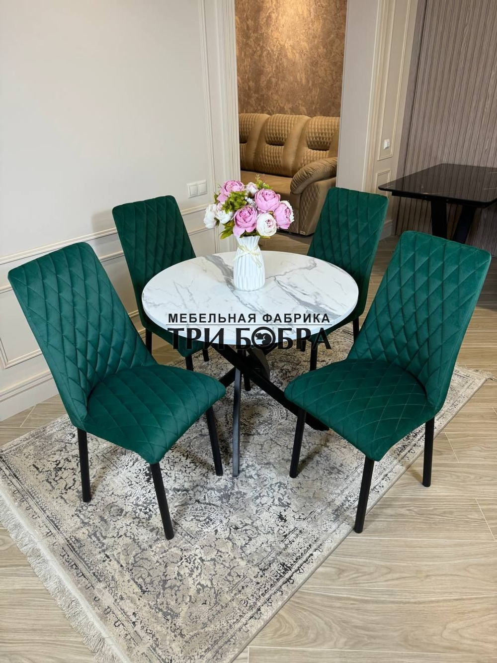 Круглый раздвижной стол "Лофт", итальянский мрамор и стулья "Бентли" изумруд