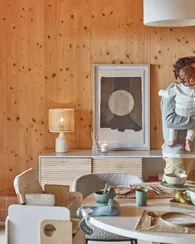 Настольная лампа Erna из белой керамики и бамбука