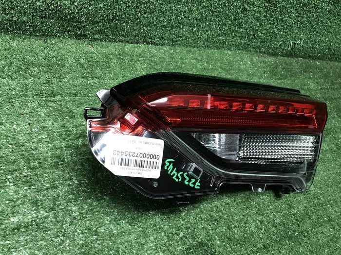 Фонарь правый внутренний Toyota RAV4 5 XA50 18-нв