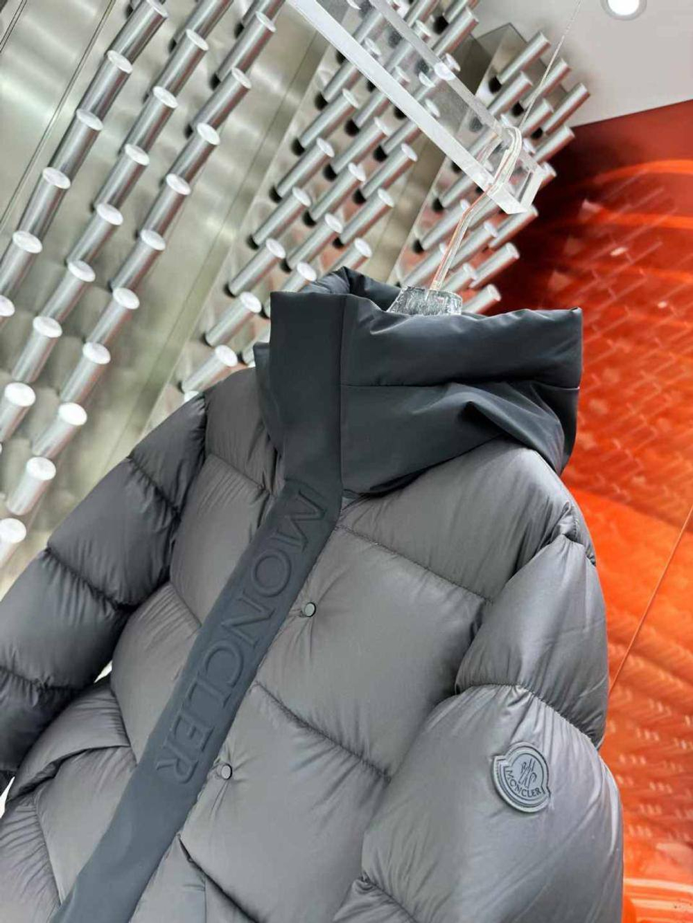 Пуховик Moncler