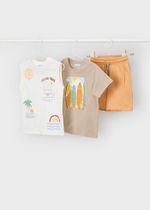 две футболки с шортами