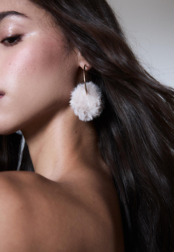 STRADIVARIUS Серьги-кольца с помпоном из искусственного меха, экрю